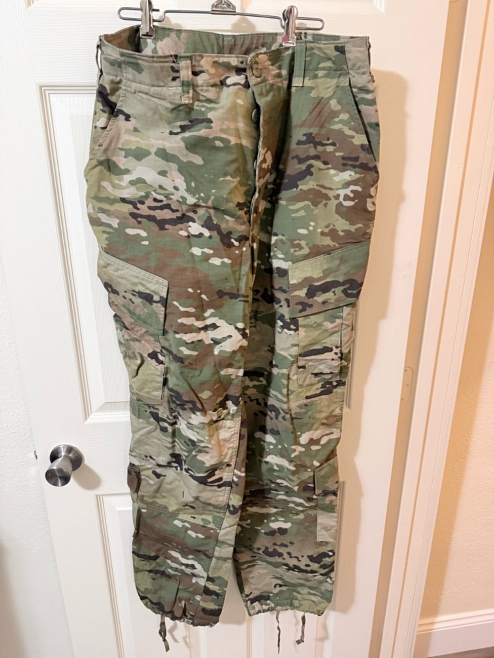 Multicam Cargo Straight-Leg Long Pants with Tie Ankles